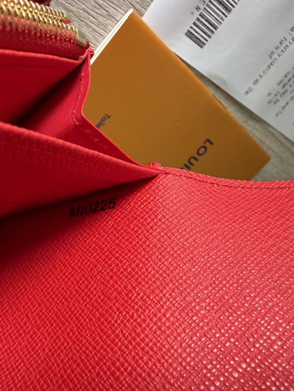 Louis Vuitton Sarah Wallet - Picture 8 of 16